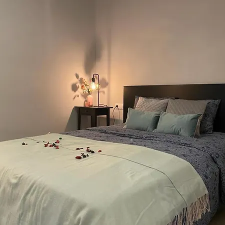 By Plaza Universidad Hostal Barcelona