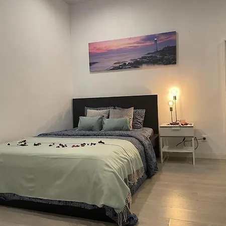 By Plaza Universidad Hostal